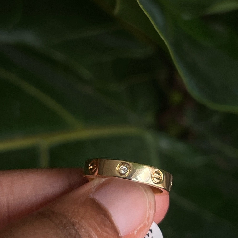 Gold screw motif Ring with one stone  Accent